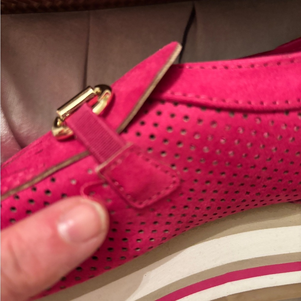 Elegant pink Loafers with Gold Accent - Picture 9 of 10